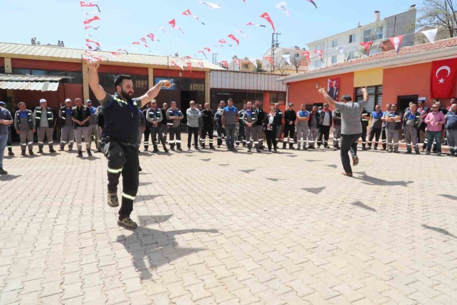 Başkan Kurt, Belediye Çalışanları İle Bayramlaştı