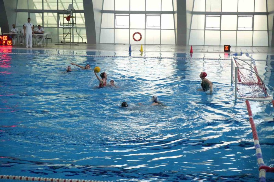 U-19 Kadınlar Sutopu Türkiye Şampiyonası, Niğde’de Başladı