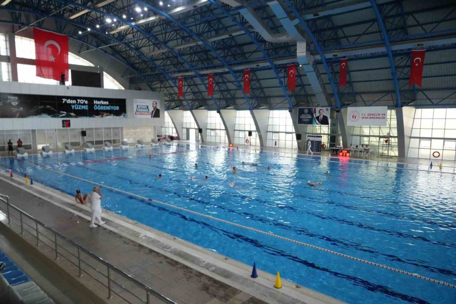 U-19 Kadınlar Sutopu Türkiye Şampiyonası, Niğde’de Başladı