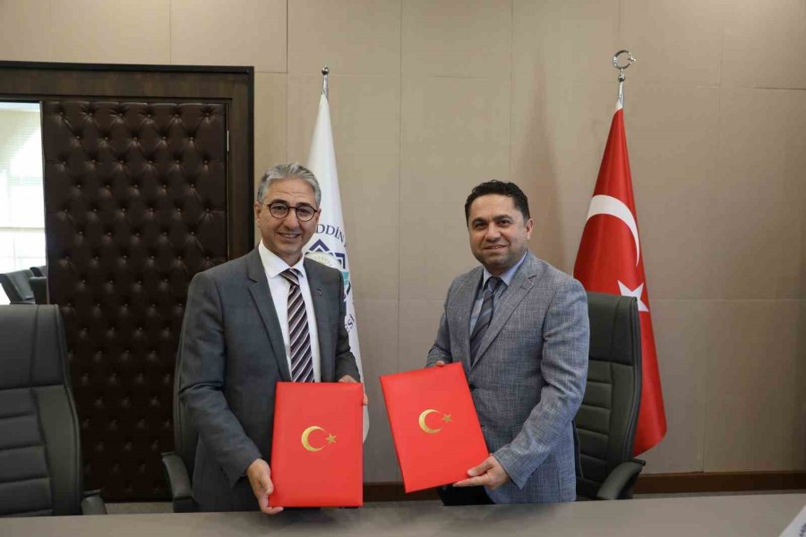 Alkü İle Poyd, Turizm Öğrencilerinin Geleceğine İmza Attı