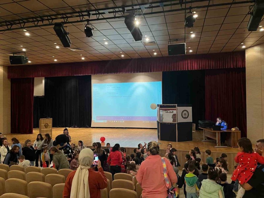 Minik Öğrencilerden İl Emniyet Müdürlüğü’ne Ziyaret