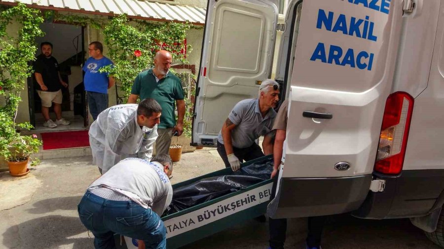 Antalya’da Pansiyon Odasında Şüpheli Ölüm