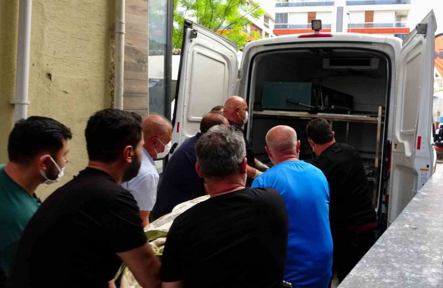 Antalya’da Yalnız Yaşayan Adam Banyoda Ölü Bulundu