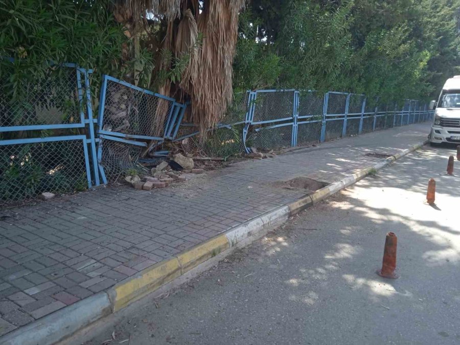 Alanya’da Halk Otobüsünün Çarptığı Kadın Yaralandı