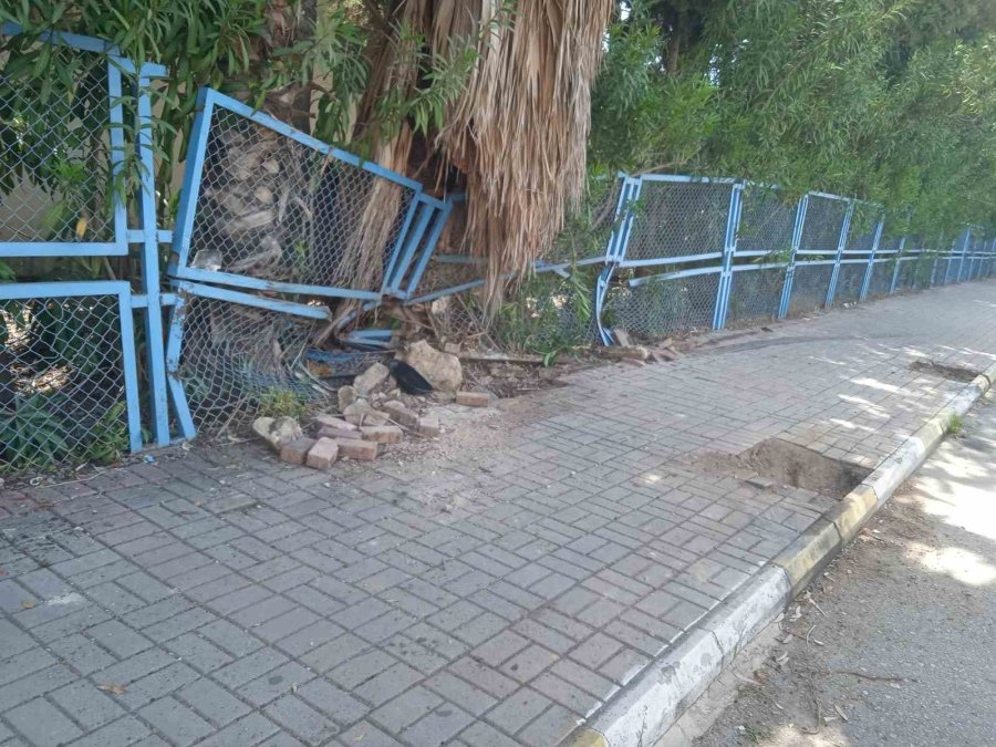 Alanya’da Halk Otobüsünün Çarptığı Kadın Yaralandı