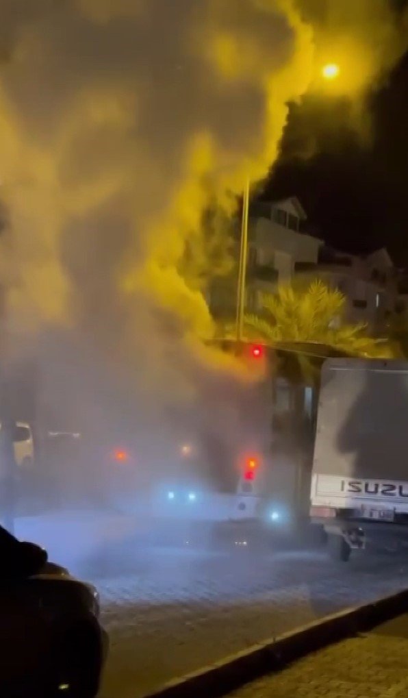 Halk Otobüsündeki Yangın Büyümeden Söndürüldü