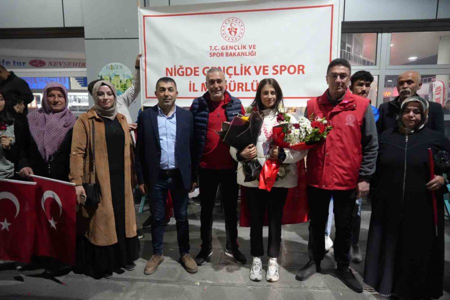 Avrupa 2.’si Boksör Memleketi Niğde’de Coşkuyla Karşılandı