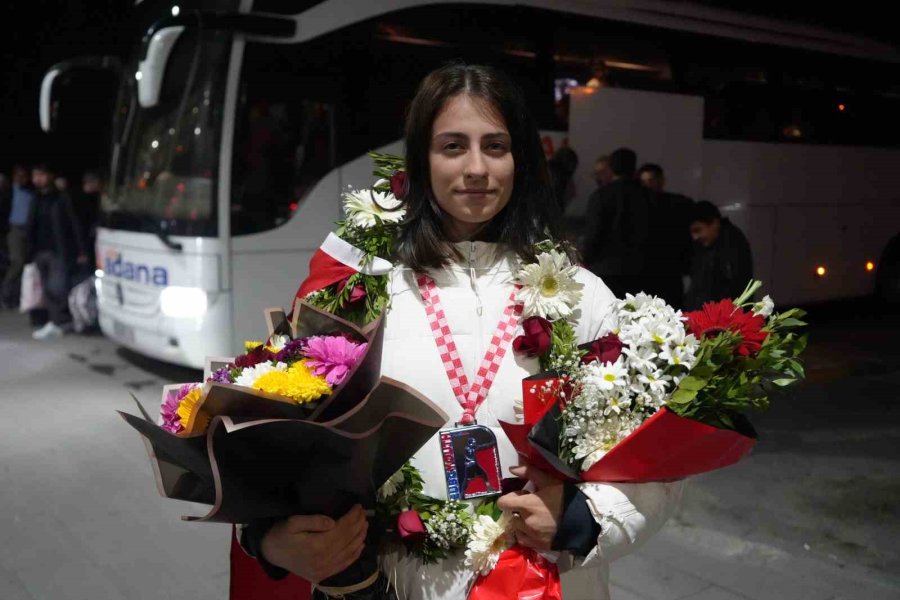 Avrupa 2.’si Boksör Memleketi Niğde’de Coşkuyla Karşılandı