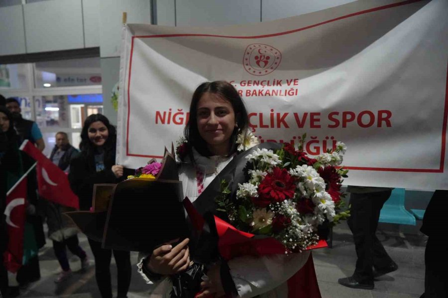 Avrupa 2.’si Boksör Memleketi Niğde’de Coşkuyla Karşılandı