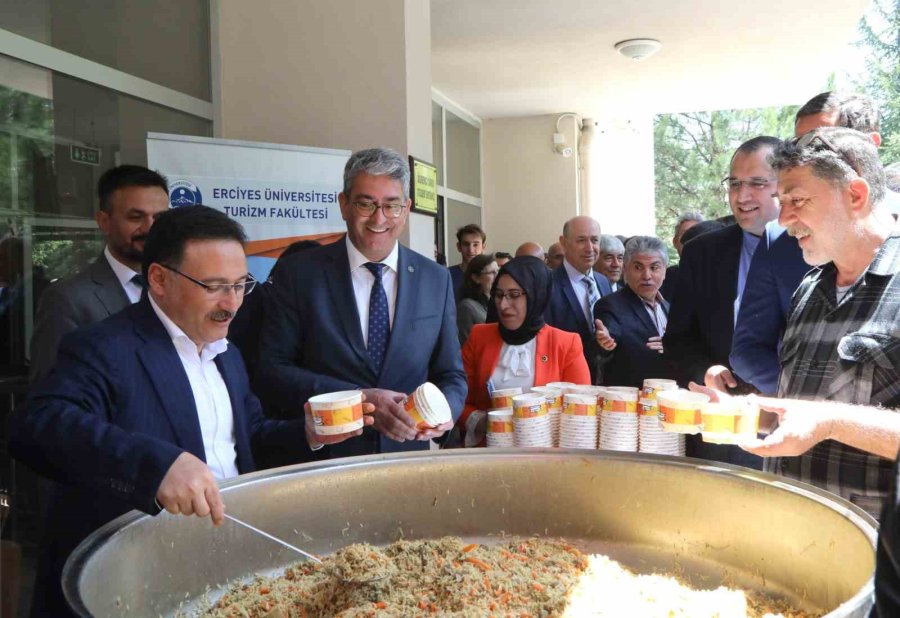 Vali Çiçek: "turizm Fakültelerinde Okuyan Öğrenciler Bu Memleket İçin Milli Görev Yapıyor"