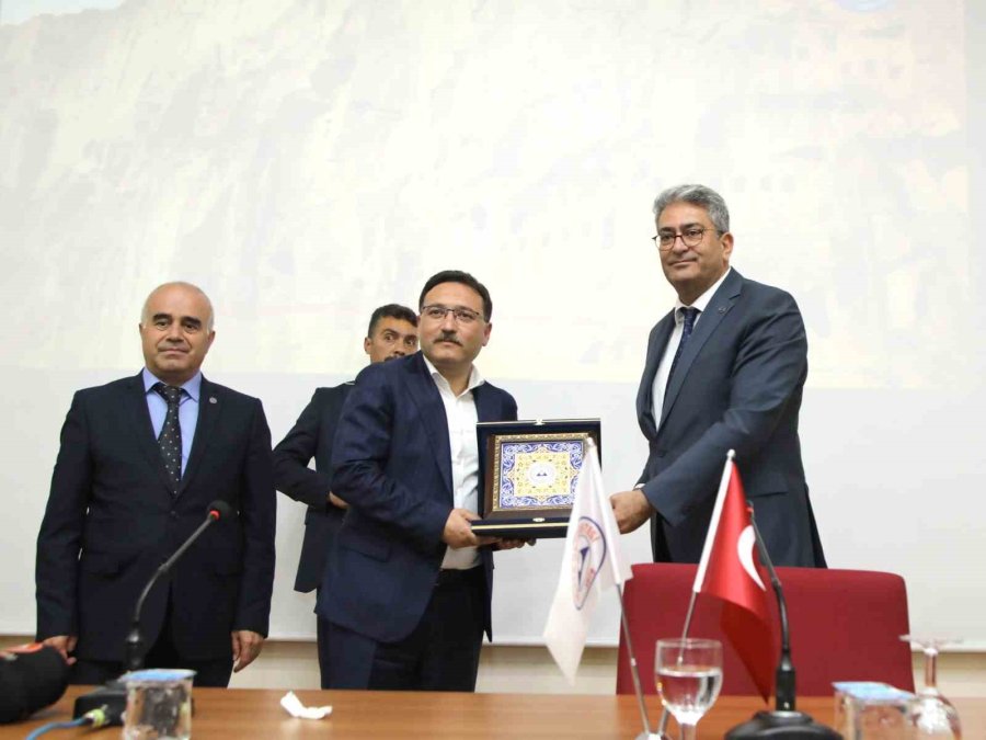 Vali Çiçek: "turizm Fakültelerinde Okuyan Öğrenciler Bu Memleket İçin Milli Görev Yapıyor"