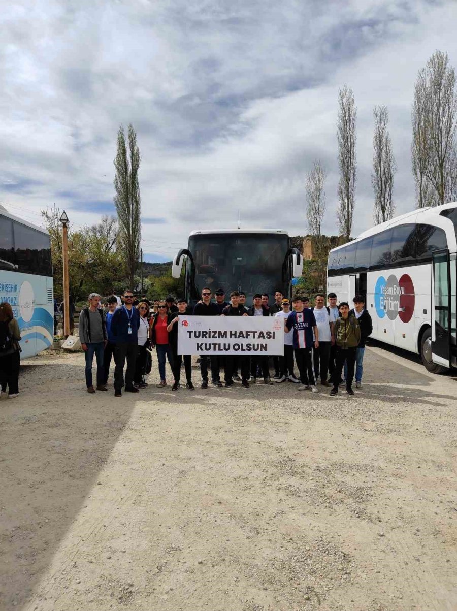 Üniversiteli Ve Liseli Öğrenciler Turizm Haftası’nı Yazılıkaya’da Kutladı