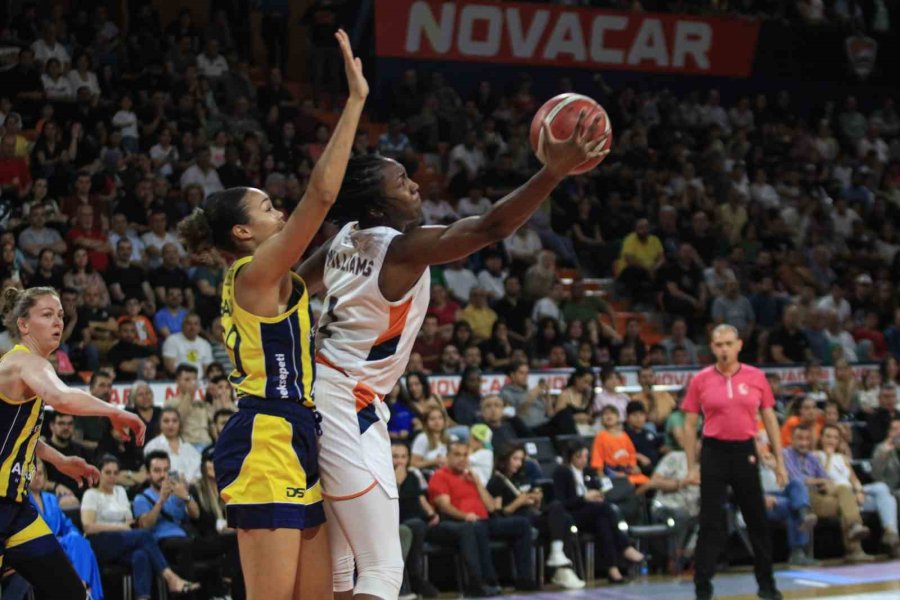 Kadınlar Basketbol Süper Ligi’nde Fenerbahçe Üst Üste 6. Kez Şampiyon