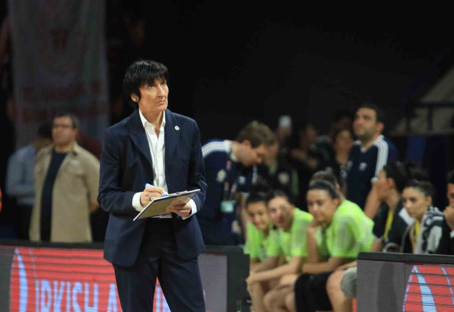 Kadınlar Basketbol Süper Ligi’nde Fenerbahçe Üst Üste 6. Kez Şampiyon