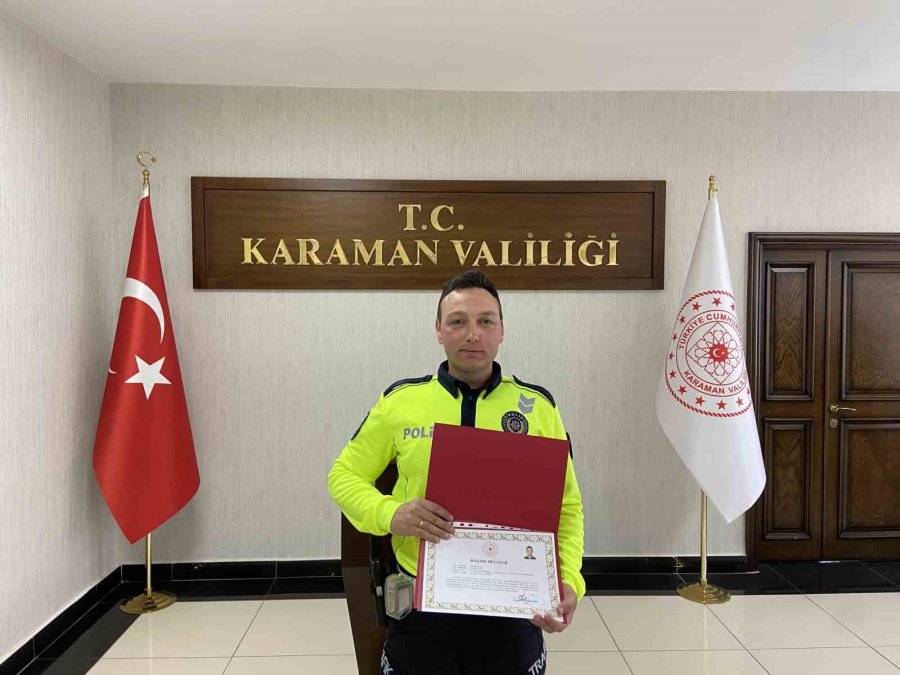 Kazayı Önleyen Kahraman Polise Başarı Belgesi Verildi
