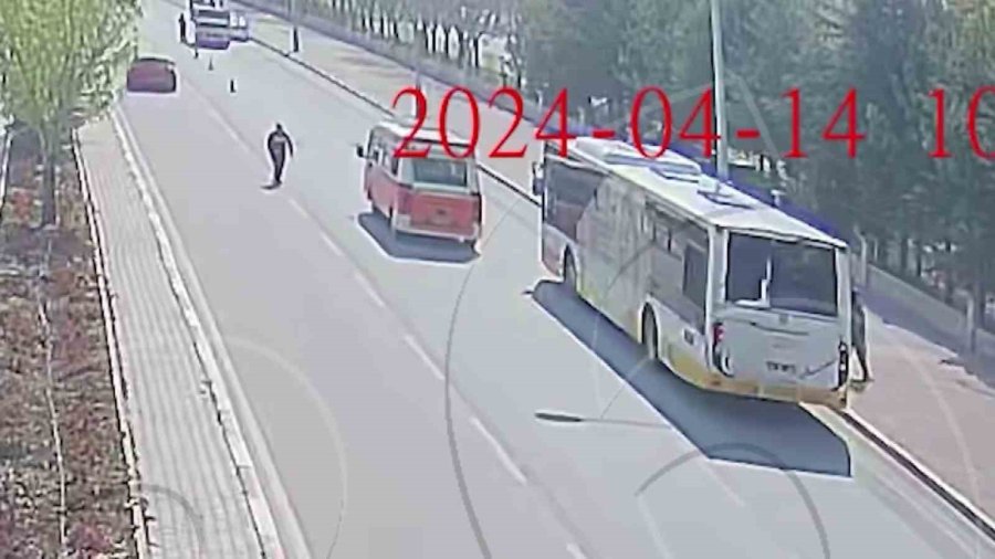 Kazayı Önleyen Kahraman Polise Başarı Belgesi Verildi