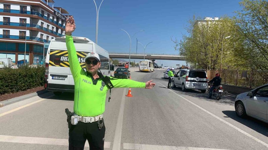 Kazayı Önleyen Kahraman Polise Başarı Belgesi Verildi