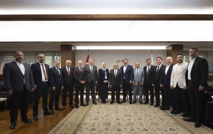 Başkan Büyükkılıç’a Ak Parti İl Yönetimi Ve Belediye Başkanlarından Ziyaret