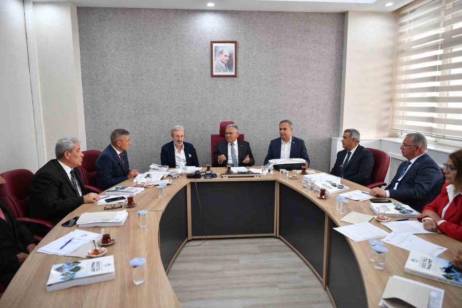 Başkan Büyükkılıç’tan Siyasi Partilerin Meclis Üyelerine Ziyaret