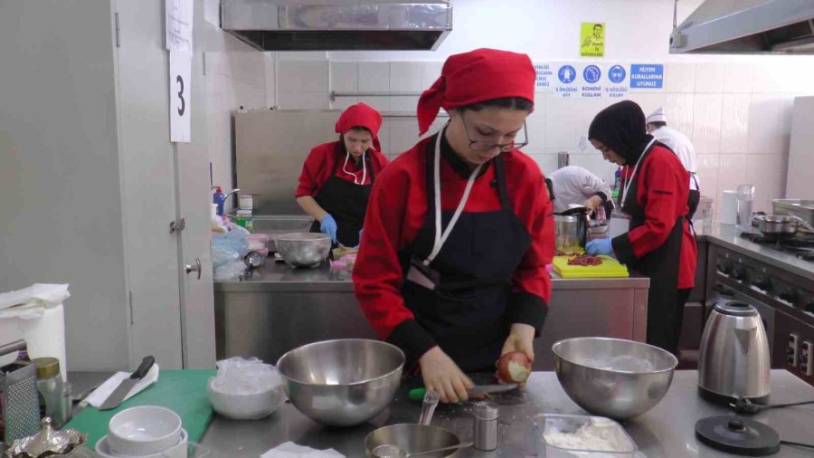 Masterchef’i Aratmayan Yarışma: Liseli Şefler Hünerlerini Sergiledi
