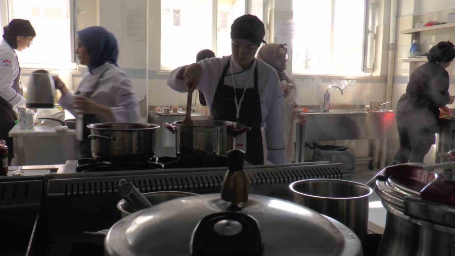 Masterchef’i Aratmayan Yarışma: Liseli Şefler Hünerlerini Sergiledi