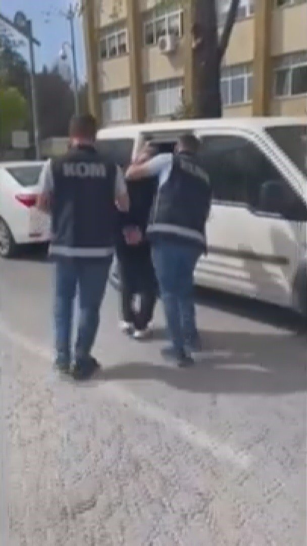 Kesinleşmiş Cezası Bulunan Şahıs Koltuğun Arkasında Yakalandı