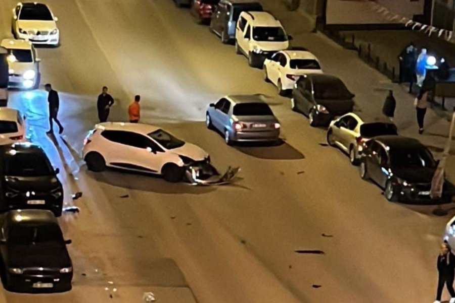 Kayseri’de 3 Aracın Karıştığı Kaza Güvenlik Kamerasına Yansıdı