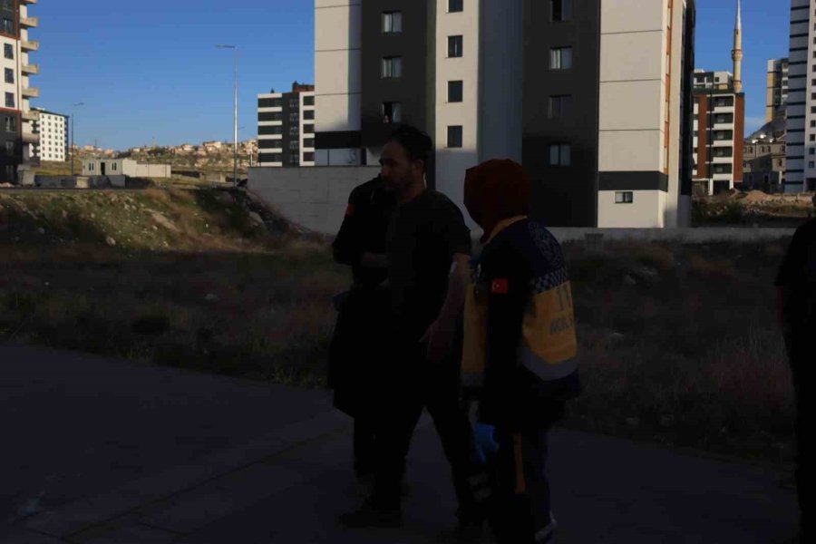 Hafif Ticari Araçla Çarpışan İşçi Servisi Tarlaya Girdi: 1 Ölü, 5 Yaralı