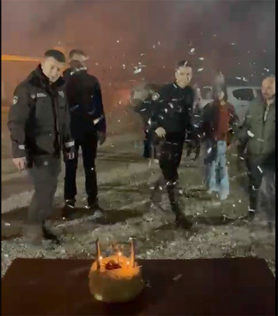 Avcılardan Polislere Sürpriz Kutlama