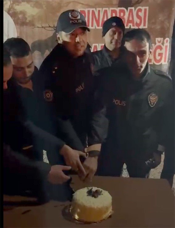 Avcılardan Polislere Sürpriz Kutlama