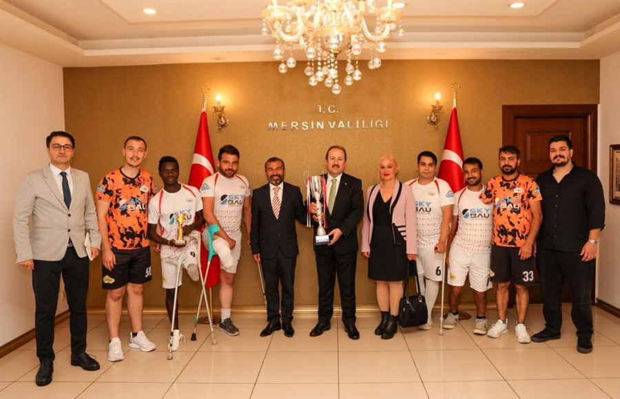 Şampiyon Olan Ampute Futbolculardan Vali Pehlivan’a Ziyaret