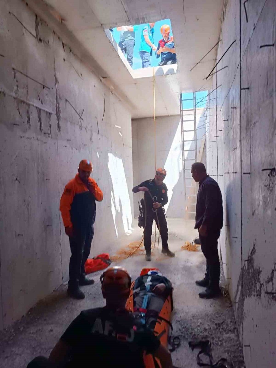 Niğde’de İnşaatın Gider Kuyusuna Düşen İşçi Yaralandı