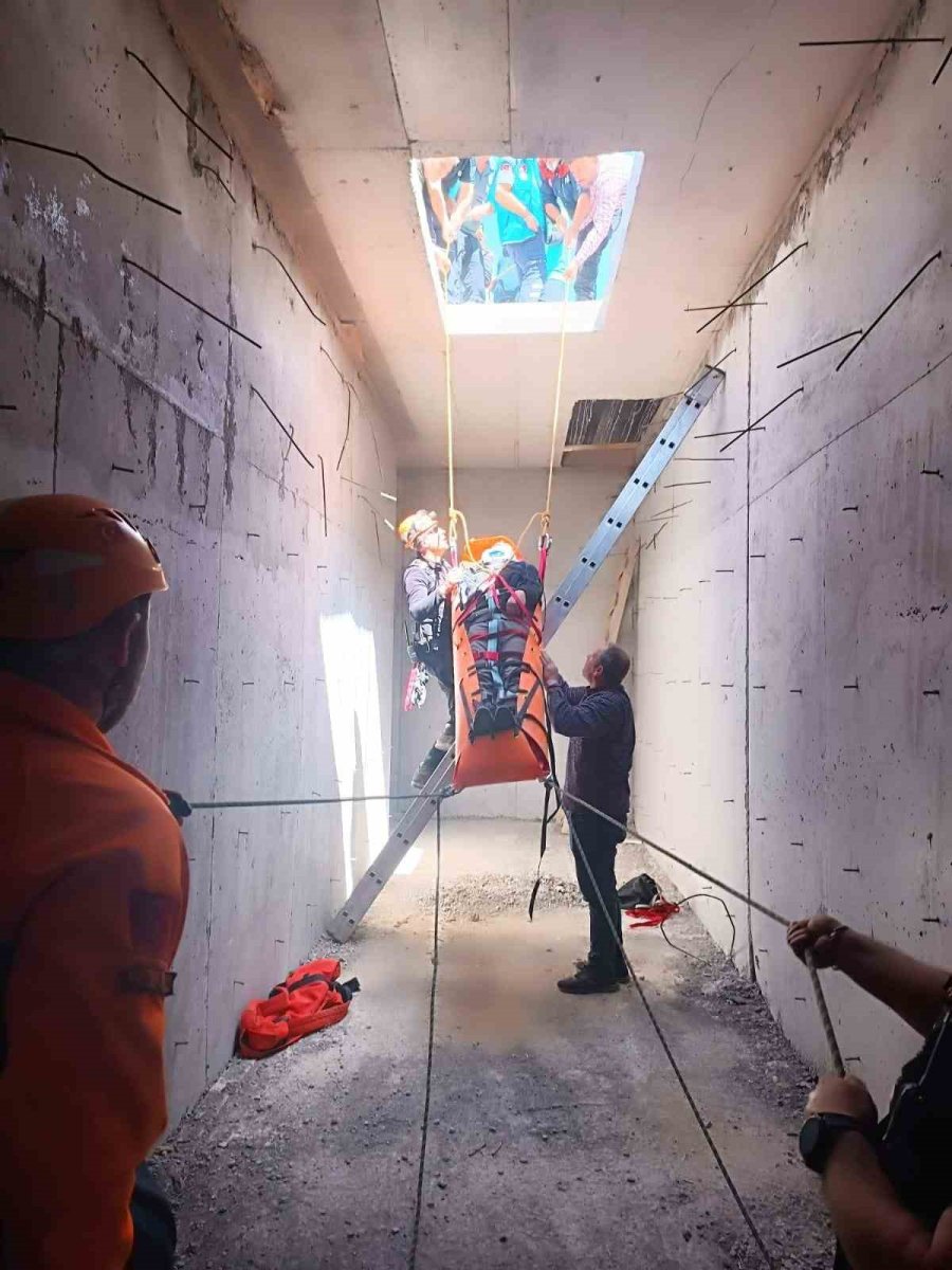 Niğde’de İnşaatın Gider Kuyusuna Düşen İşçi Yaralandı