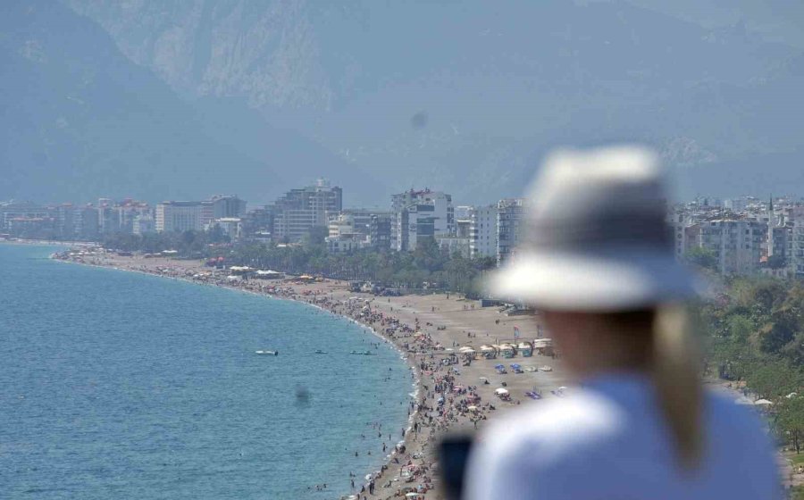 Antalya’da Düşen Sıcaklık Bile Mevsim Normalleri Üzerinde Seyrediyor