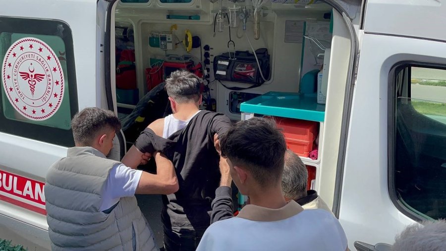 Gasp Etmeye Çalıştığı Genci Hastanelik Etti