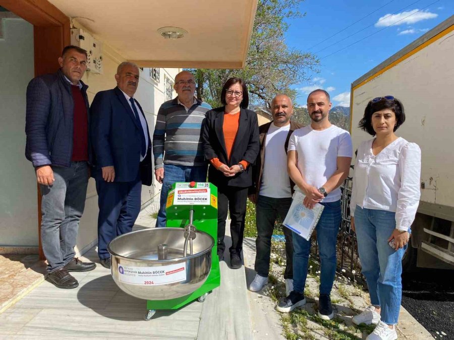 Büyükşehirden Kadınlara Hamur Karma, Ceviz Ve Salça Makinesi