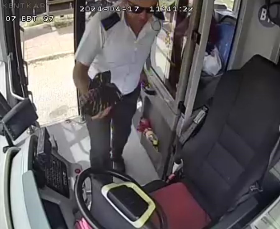 Tır Şoförünün 100 Bin Tl’sini Teslim Eden Halk Otobüsü Şoförü: "helal Paraymış"