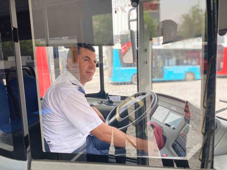 Tır Şoförünün 100 Bin Tl’sini Teslim Eden Halk Otobüsü Şoförü: "helal Paraymış"