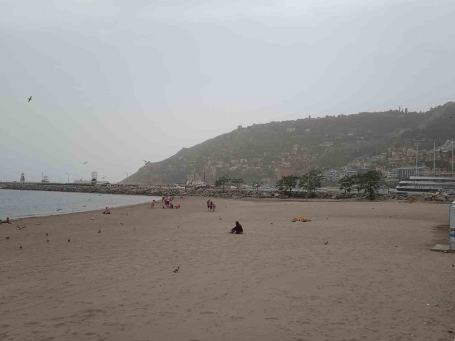 Alanya’da Yoğun Nem Deniz Trafiğinde Görüş Mesafesini Düşürdü