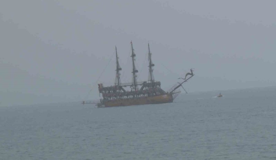 Alanya’da Yoğun Nem Deniz Trafiğinde Görüş Mesafesini Düşürdü