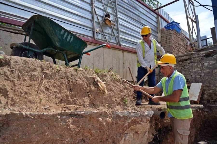 Antalya’da Deniz Manzaralı 3 Bin 500 Yıllık 800 Metre Uzunluğunda Sütunlu Cadde Keşfedildi