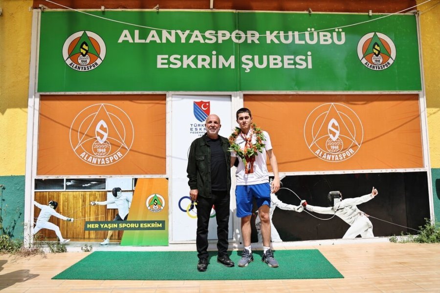 Eskrimci Doruk Erolçevik: “şampiyon Olmak Çok Değişik Bir Duygu”