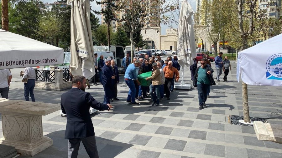Akrep Yedikten Sonra Hayatını Kaybeden Adam Toprağa Verildi