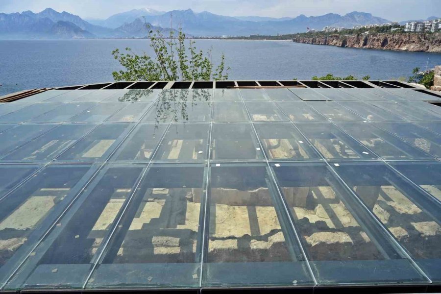 Antalya’da Deniz Manzaralı 3 Bin 500 Yıllık 800 Metre Uzunluğunda Sütunlu Cadde Keşfedildi