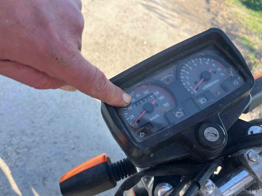 Hayvanlar İçin 30 Yıllık Mücadelesine Motosikletinin Çalınması Bile Engel Olmadı