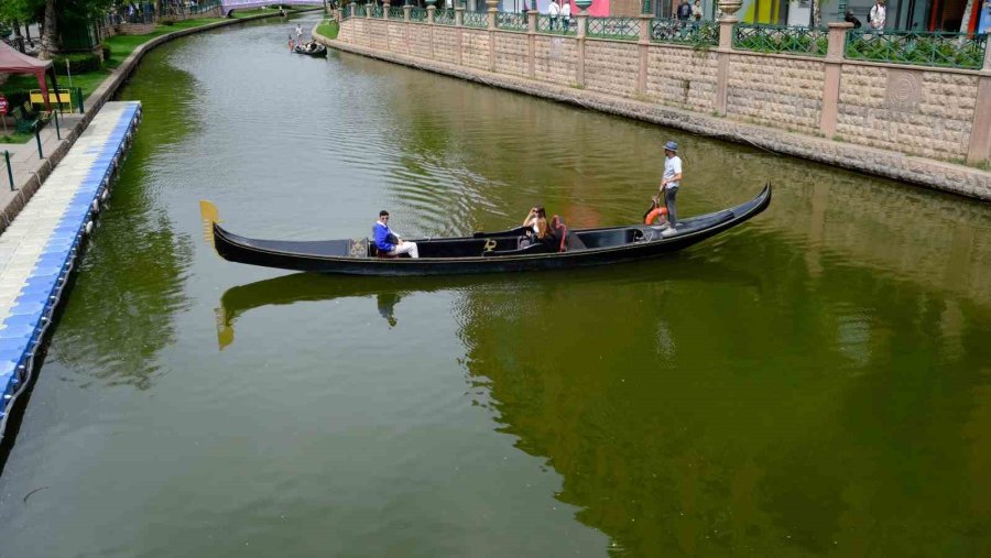 Bayram Sonrası Da Turist Akını Devam Ediyor