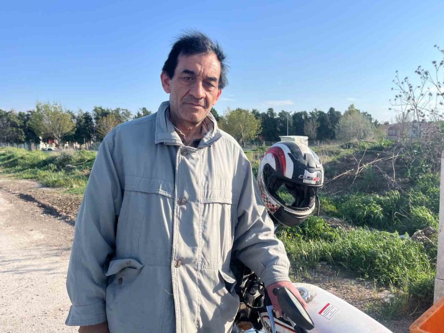 Hayvanlar İçin 30 Yıllık Mücadelesine Motosikletinin Çalınması Bile Engel Olmadı