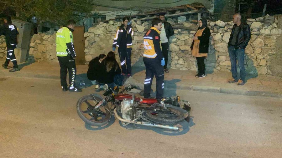 Motosikletin Otomobile Çarpma Anı Kamerada