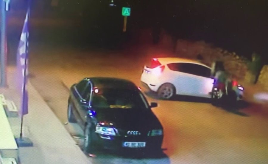 Motosikletin Otomobile Çarpma Anı Kamerada