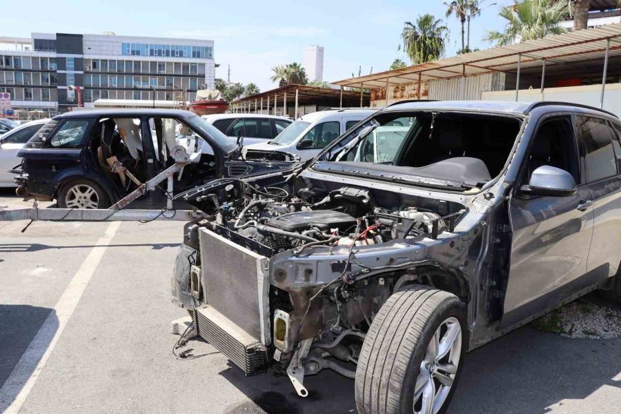 10 Milyonluk Lüks Araçlar Ele Geçirildi: Yedek Parça İçin Kaçak Getirilmiş